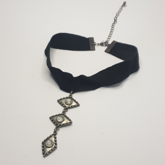 Jewelry - Long pendant adjustable choker boho black/grey